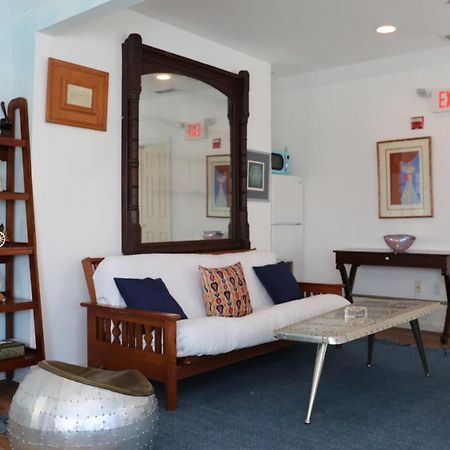 Tavern On The Bay Hotel - Frank Sinatra Suite Somers Point Exterior foto